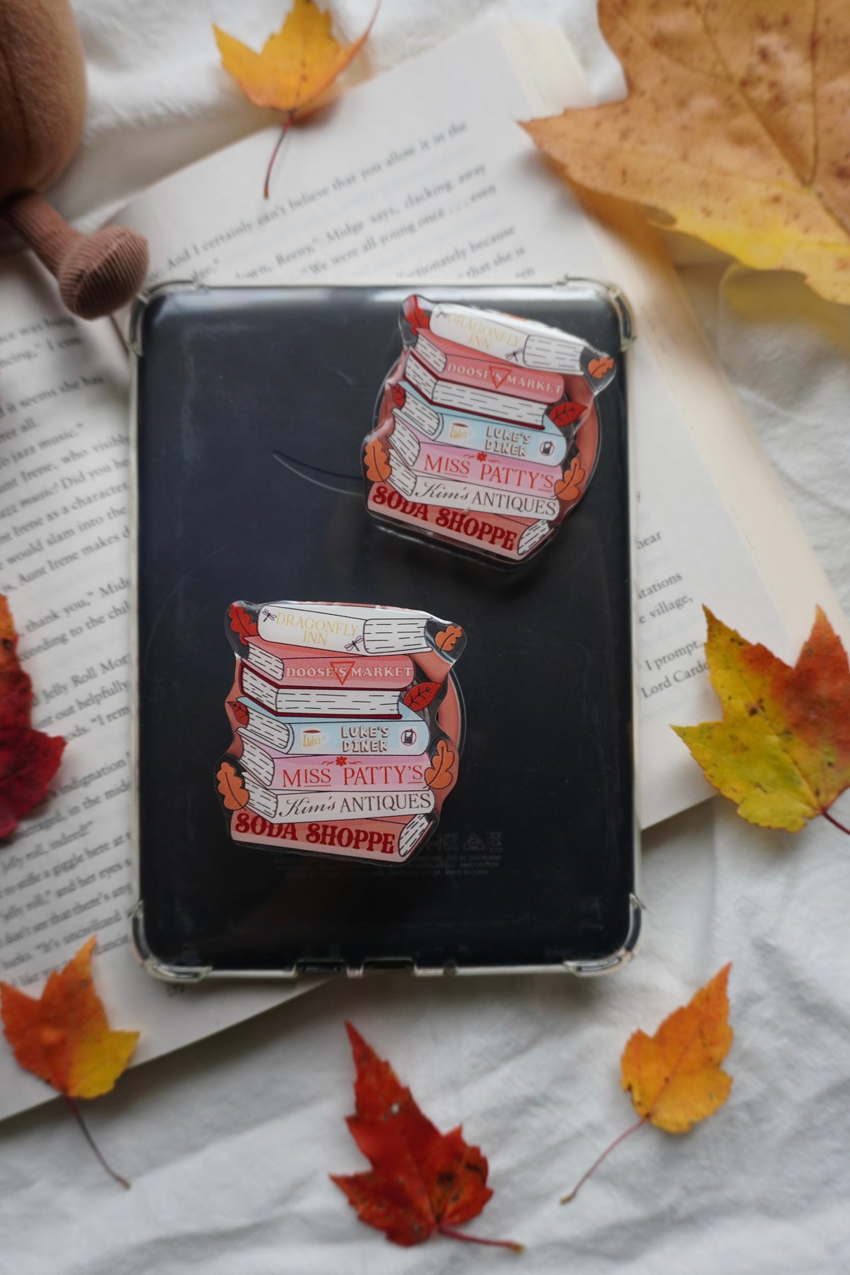 Stars Hollow Book Stack Magnetic E-reader Grip