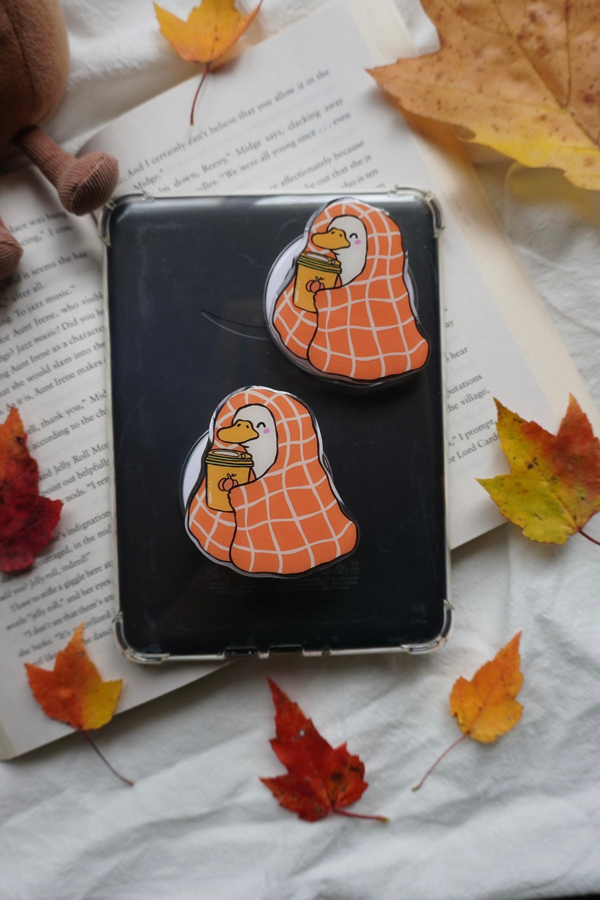 Autumn Duck Magnetic E-reader Grip