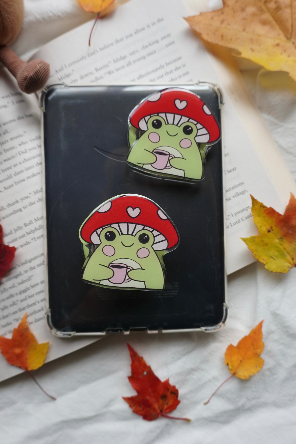 Mushroom Frog Magnetic E-reader Grip