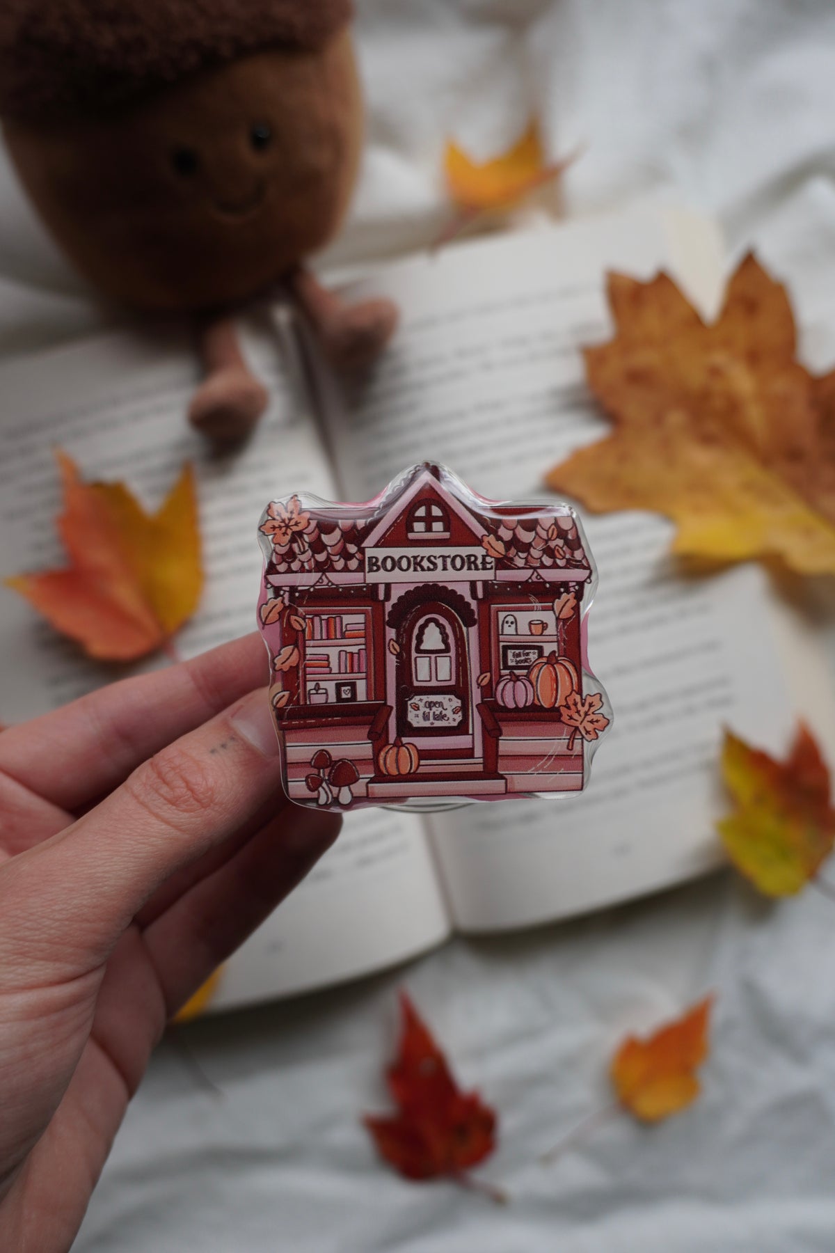 Autumn Bookstore Magnetic E-reader Grip