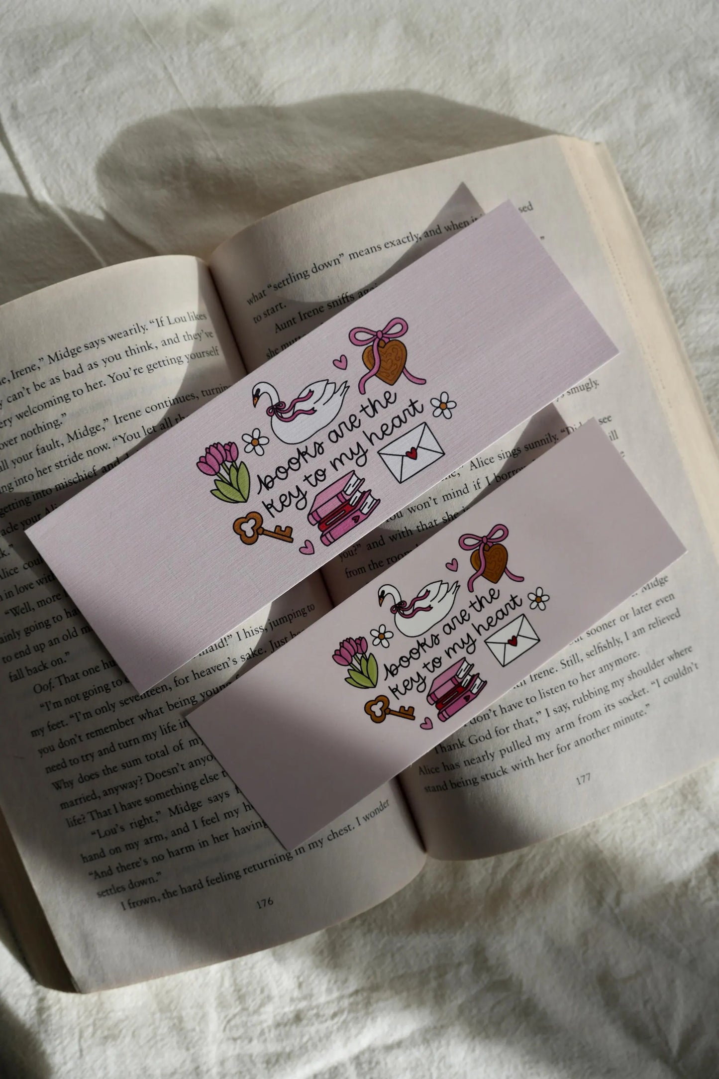 Books are the Key to my Heart Swan Bookmark